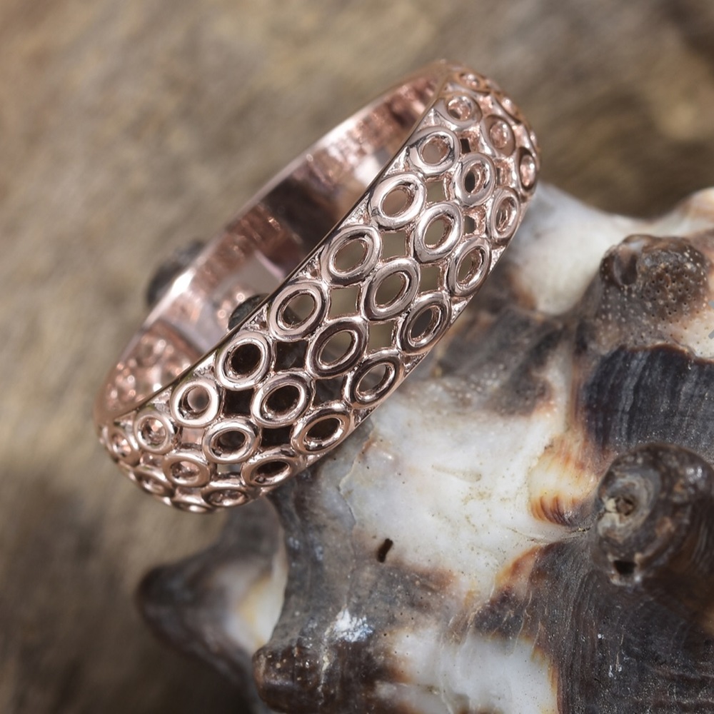 Rose gold open work band ring